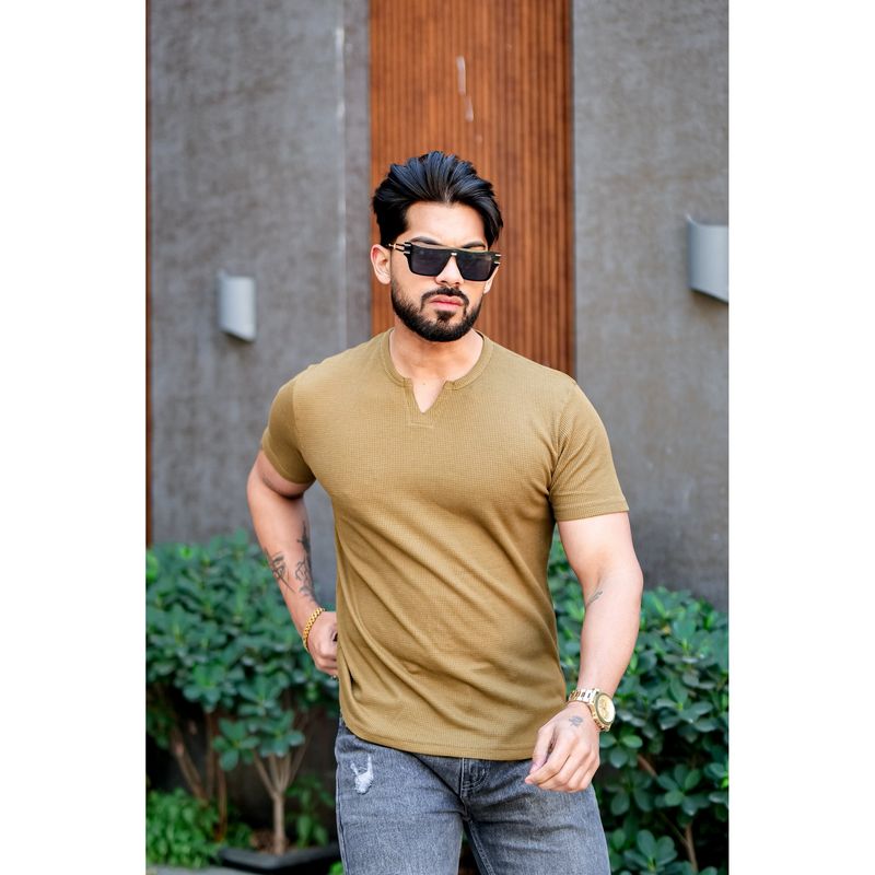 GRITSTONES Men Gold Waffle V Neck T-Shirt (L)
