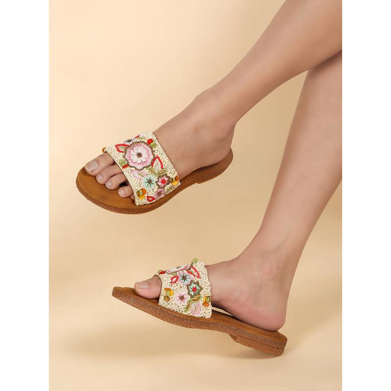 Flat n Heels Women Beige Flats (EURO 36)