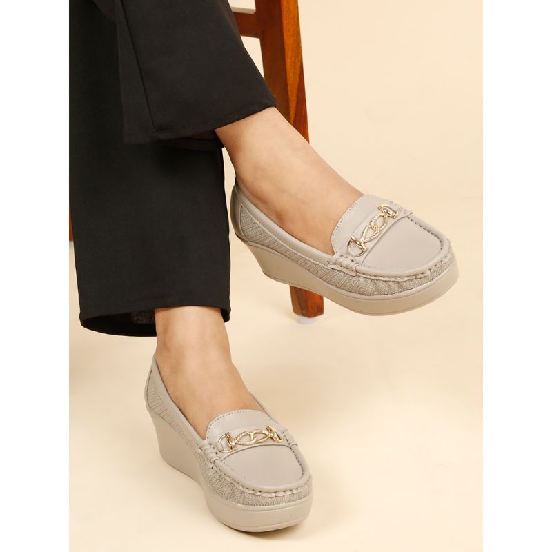 Flat n Heels Women Grey Loafers (EURO 37)