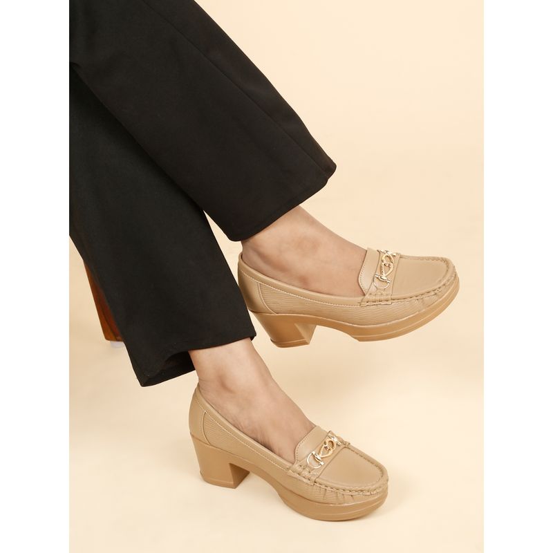 Flat n Heels Women Beige Loafers (EURO 36)
