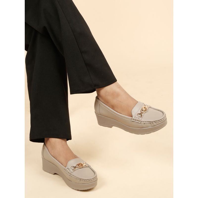 Flat n Heels Women Grey Loafers (EURO 37)