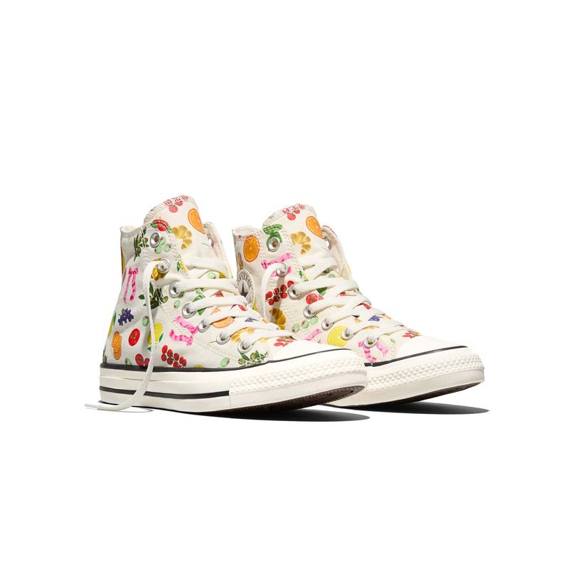 Converse Unisex White Chuck Taylor Sneakers (US 3)