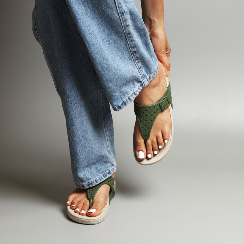 Indifeet Olive Green Comfortable and Casual Rubber Slip On Flipflops (UK 5)