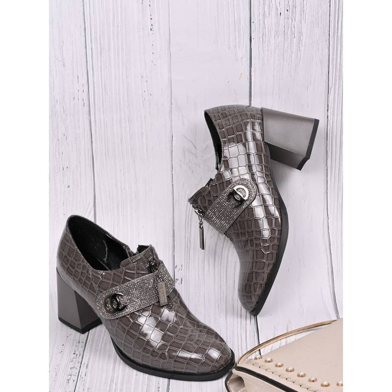 Ronnie Grey Women Grey Animal Print Loafers (EURO 40)
