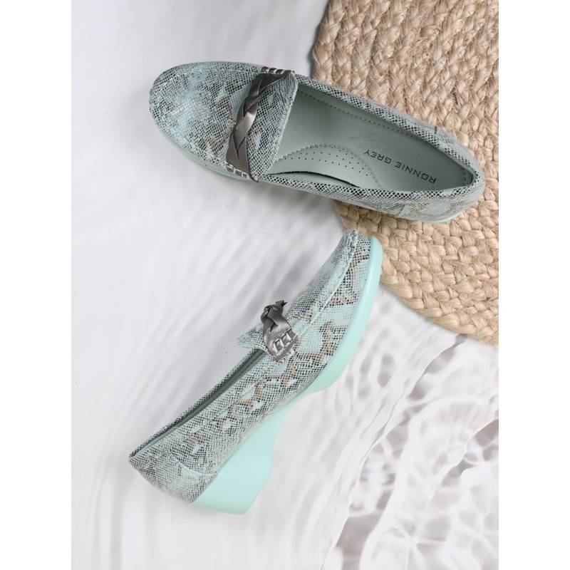 Ronnie Grey Women Turquoise Animal Print Loafers (EURO 36)