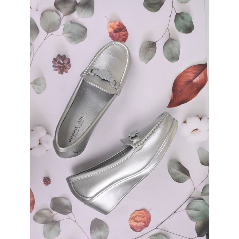 Ronnie Grey Women Silver Metallic Loafers (EURO 37)
