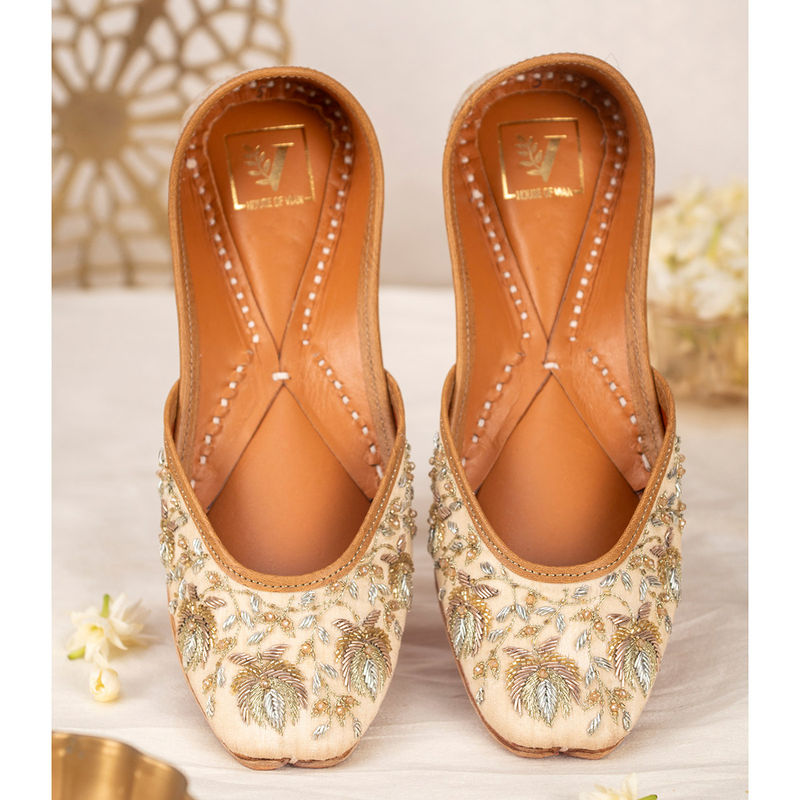 House of Vian Arisha Embroidered Juttis (EURO 37)