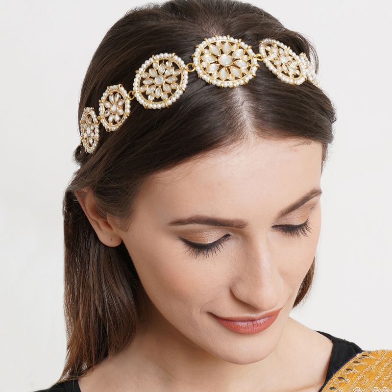 Karatcart Gold Plated Kundan Hairband For Women - 31cm Traditional Festival Wedding Hair Accessory (Gold)