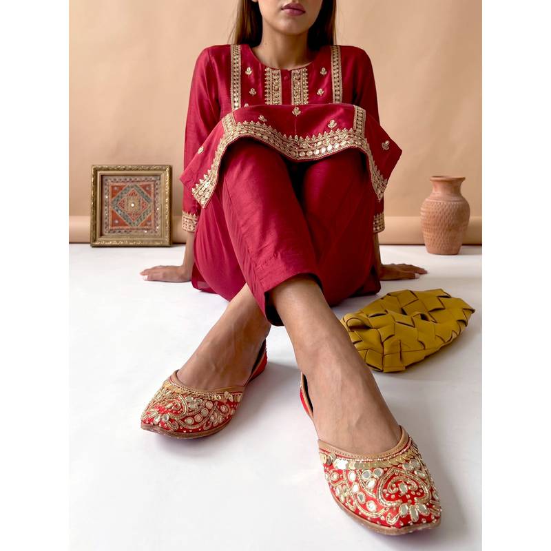 Dollphin Women Embellished Ethnic Juttis (EURO 36)
