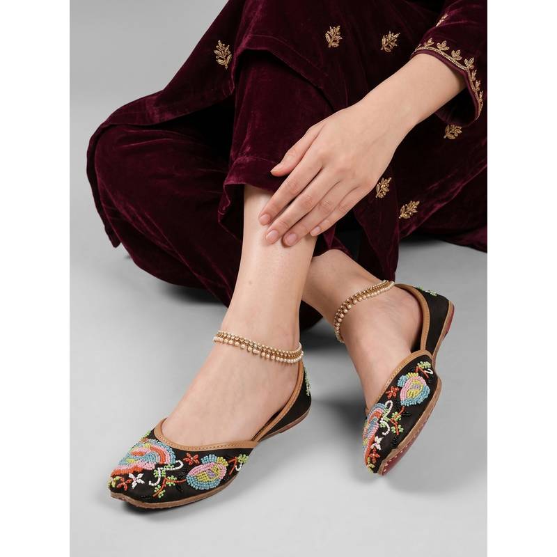 Dollphin Women Black Embellished Ethnic Juttis (EURO 36)