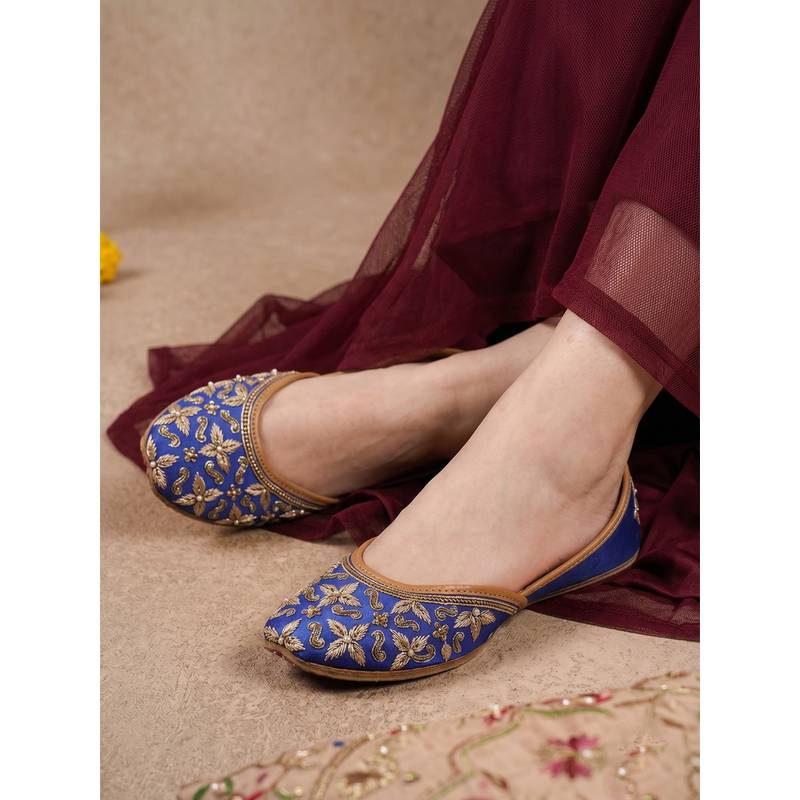 Dollphin Women Blue Embellished Ethnic Juttis (EURO 36)