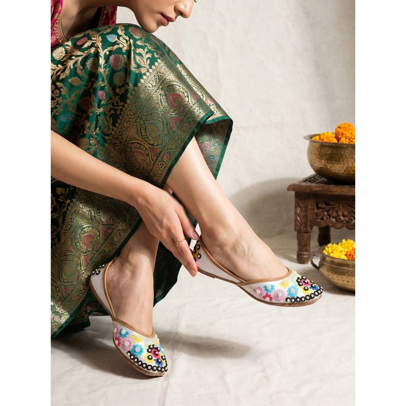Dollphin Women White Embroidered Ethnic Juttis (EURO 36)