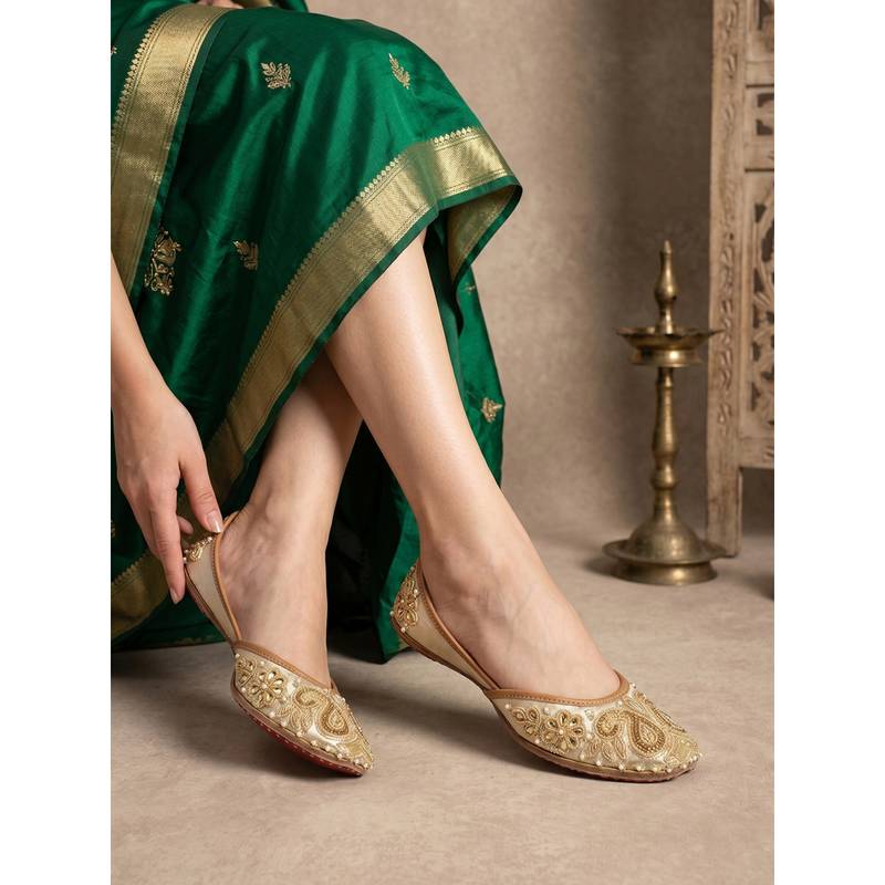 Dollphin Women Golden Embroidered Ethnic Juttis (EURO 36)