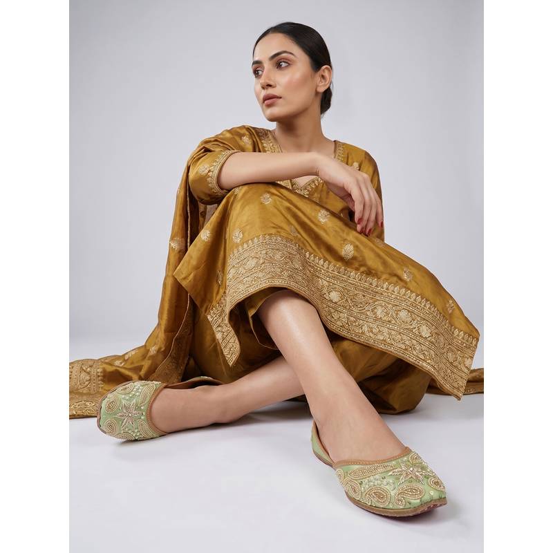Dollphin Women Green Embroidered Ethnic Juttis (EURO 36)