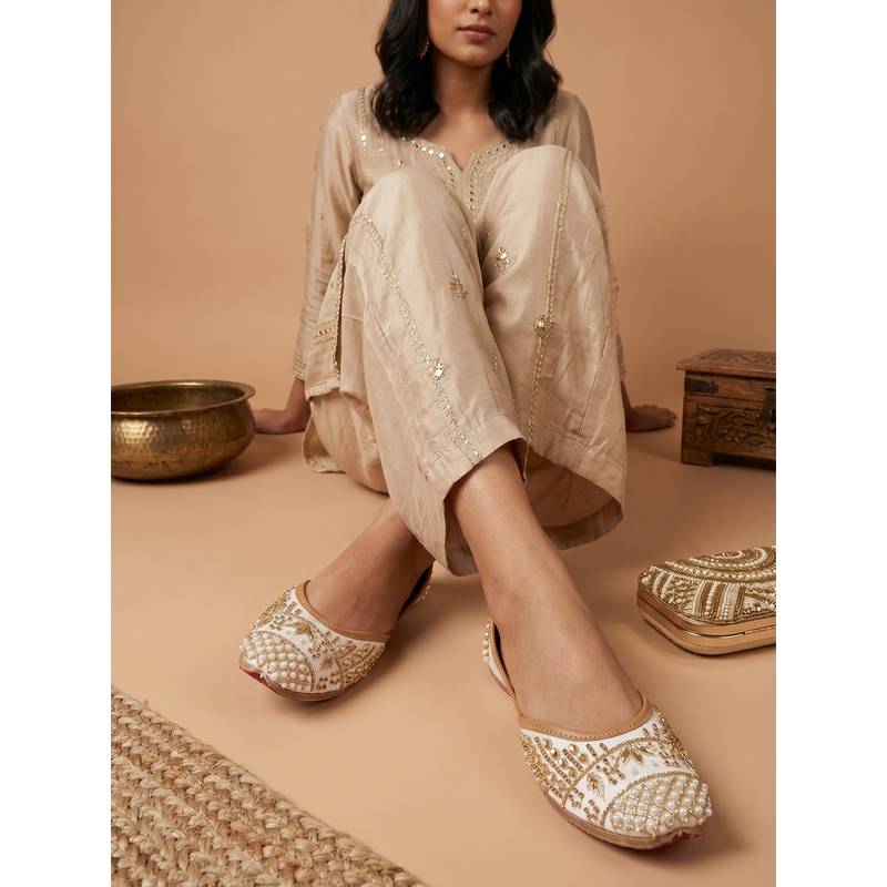 Dollphin Women White Embellished Ethnic Juttis (EURO 36)