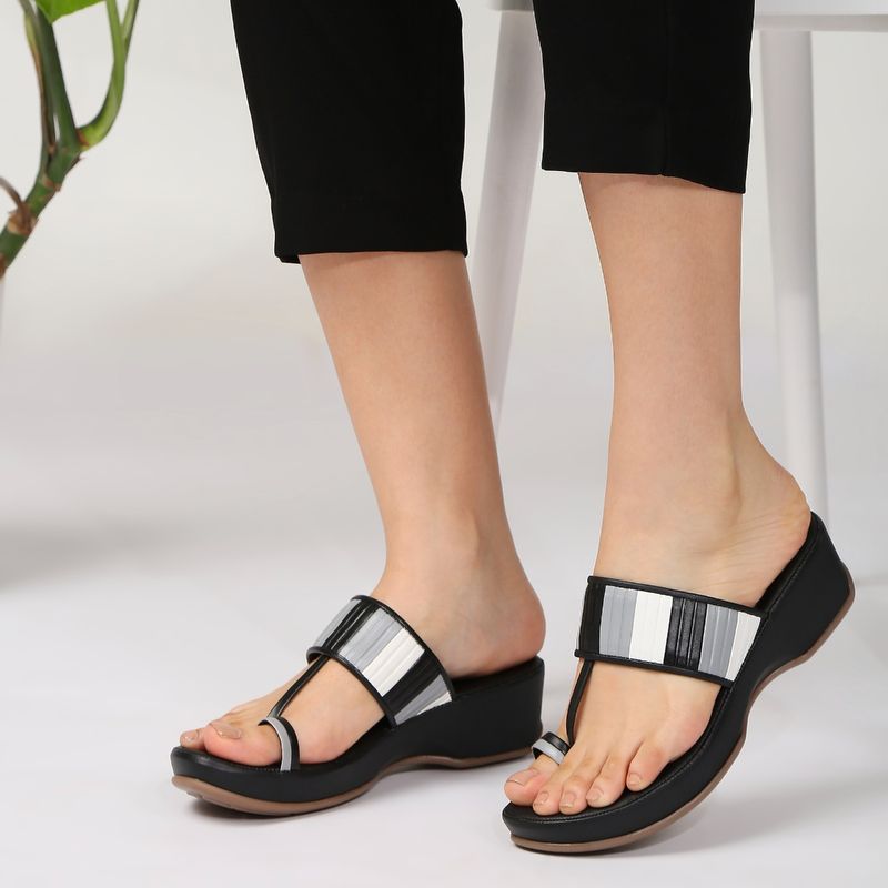 Kenneth Cole Women Comfortable Thong Pu Black Wedges (UK 5)