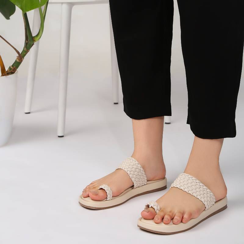 Kenneth Cole Women One Toe Beige Sandals (EURO 37)