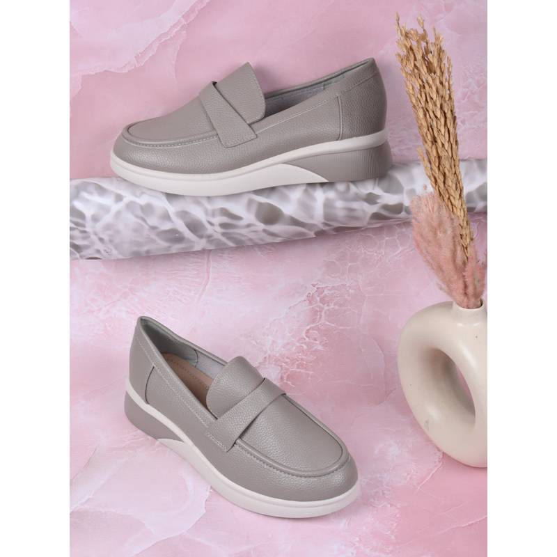 Jove Women Grey Textured Loafers (EURO 36)