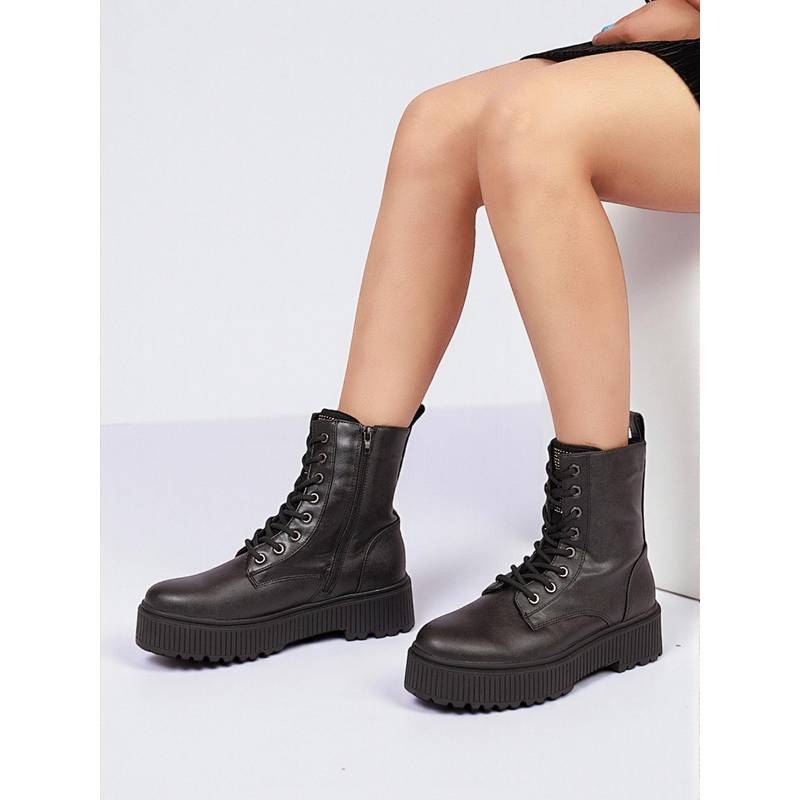 Truffle Collection Black Solid Casual Boots (UK 3)