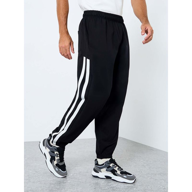 Styli Men Black Side Contrast Stripes Panel Relaxed Fit Terry Joggers (M)
