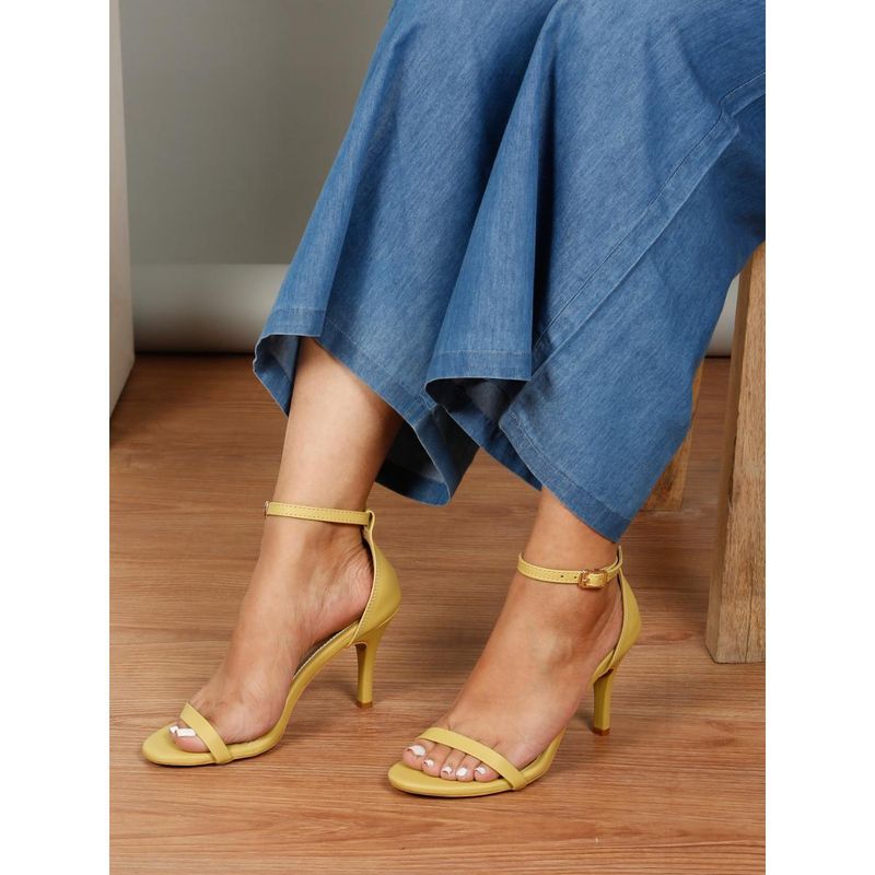 Flat n Heels Women Sandals Yellow (EURO 34)