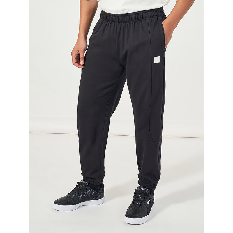 Styli Men Relaxed Fit Joggers with Seam and Badge Detail (M)
