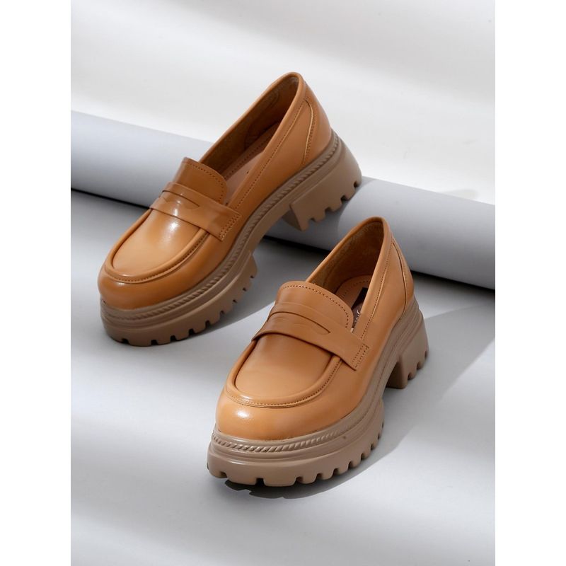 VALIOSAA Beige Casual Loafers (EURO 41)