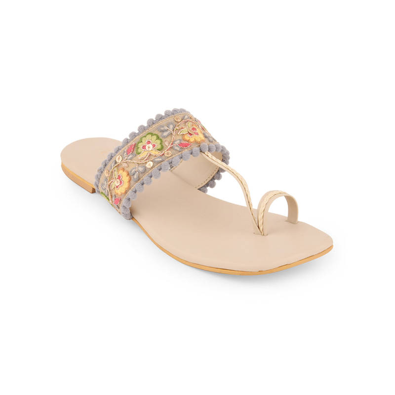 Ek_agga Beige Kolhapuri Flats (UK 5)