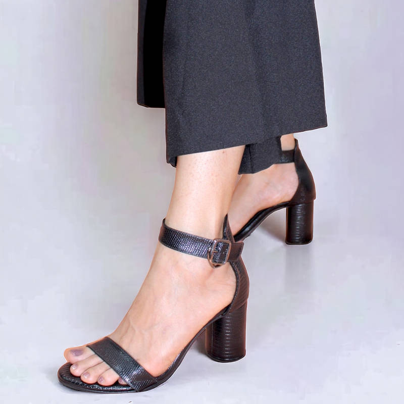 IRUSSH Lalvin Black Buckle Comfy Heels (EURO 37)