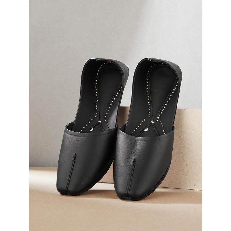 Fabindia Black Leather Juttis (UK 7)