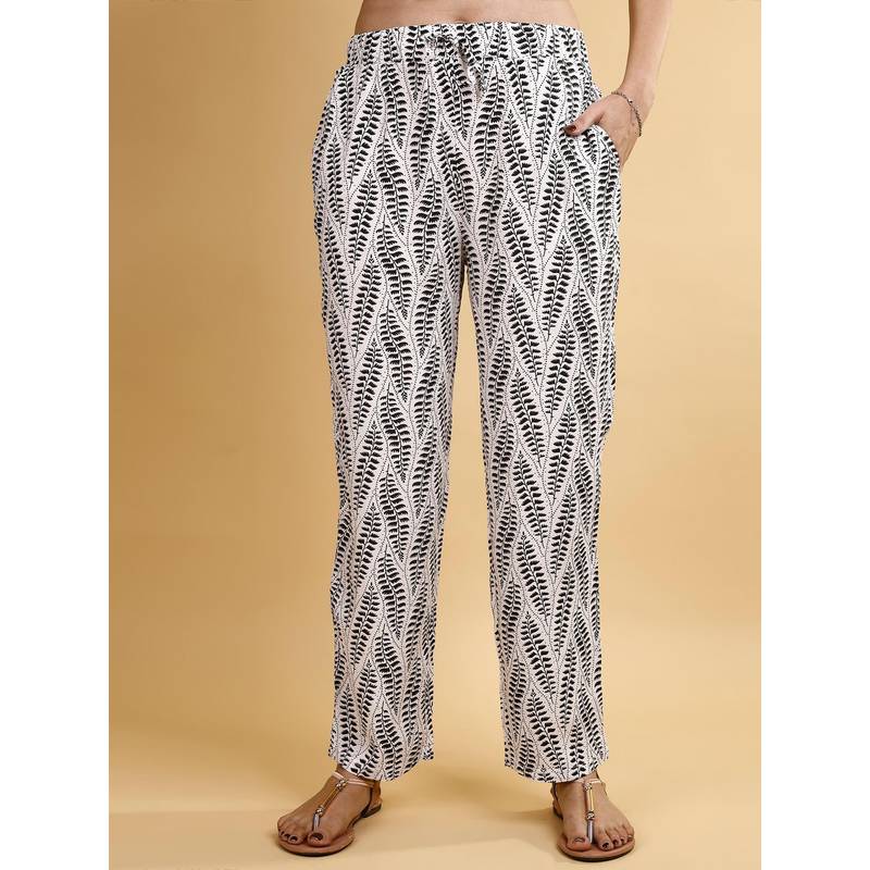 SOIE Womens White Pocket Supersoft Rayon Printed Pyjama (S)