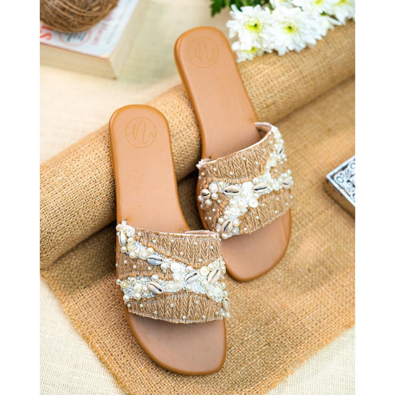 NR BY NIDHI RATHI Embellished Round Toe Gold Flats (EURO 37)