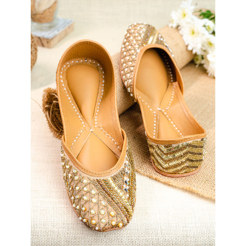 NR BY NIDHI RATHI Embellished Square Toe Ethnic Gold Juttis (EURO 40)