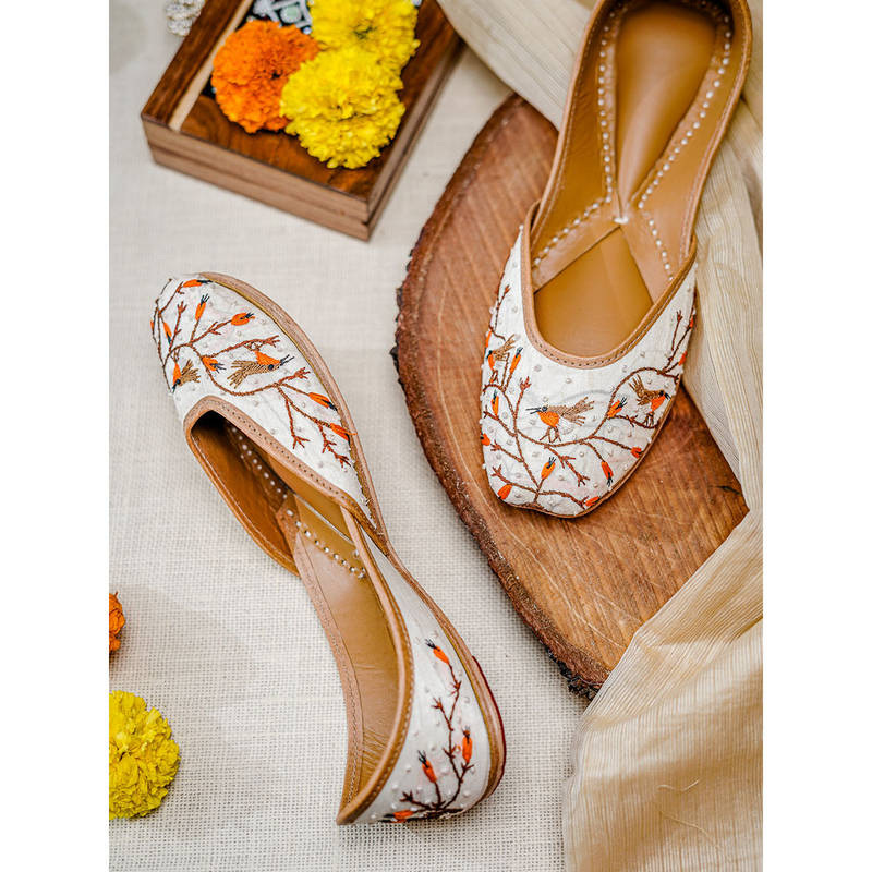 NR BY NIDHI RATHI Embellished Ethnic Cream Juttis (EURO 36)