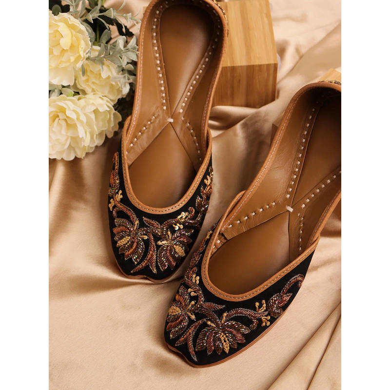 NR BY NIDHI RATHI Black Embellished Casual Juttis (EURO 36)