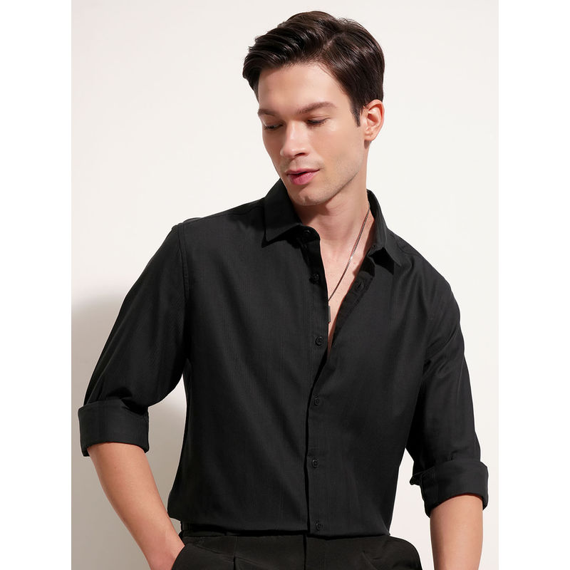 HIGHLANDER Black Slim Fit Spread Collar Shirt (L)