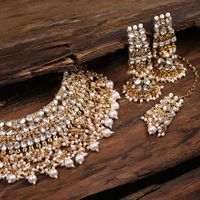 Zaveri Pearls Gold Tone Kundan & Pearls Bridal Choker Necklace, Earring & Maangtikka Set - ZPFK8454