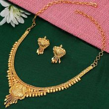 Sukkhi Glossy 24 Carat Gold Plated Wedding Jewellery Choker Necklace Set for Women (NYKSUKHI00109)