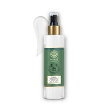 Forest Essentials Hydrating Facial Moisturiser with SPF 25 - Sandalwood & Orange Peel, Day Cream