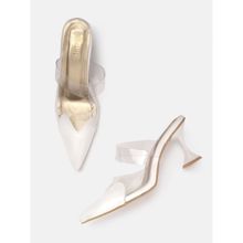 Zori World Amor White Heart Toed Heels