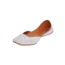 KURRBAT Mehr Pearl Work White Coloured Juttis