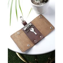 Aditi Wasan Oil Pull-Up Brown Key Holder