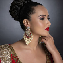 Sukkhi Glamorous Pearl Gold Plated Kundan Meenakari Earring Set For Women (SKR85660)