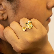 UPAKARNA Floral Pretty Ring