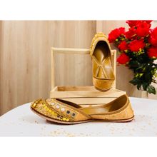SassyHeer Golden Bomb Women Gold Embellished Juttis