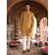 Chhavvi Aggarwal Men Yellow Printed Kurta (Set of 2)
