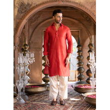 Chhavvi Aggarwal Men Red Solid Kurta (Set of 2)