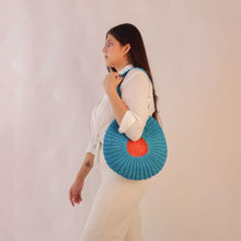 ITIHASIKALA Women The Crochet Undersea Handbag - Blue