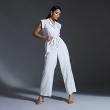 Twenty Dresses by Nykaa Fashion Off White Solid Lapel Collar Sleeveless Jumpsuit (Set of 2)