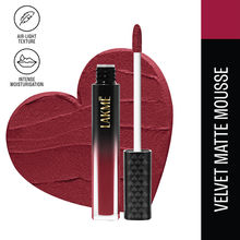 Lakme Xtraordin-Airy Velvet Lightweight Matte Lip Mousse With Cocoa Butter - Love Me Red